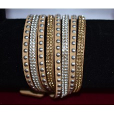 Ādas rokassprādze ar kristāliņiem